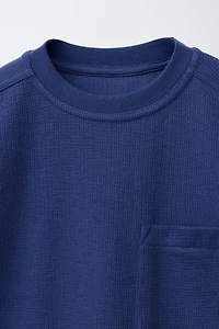 ENSEMBLE T-SHIRT ET SHORT GAUFRÉ ÉTIQUETTE