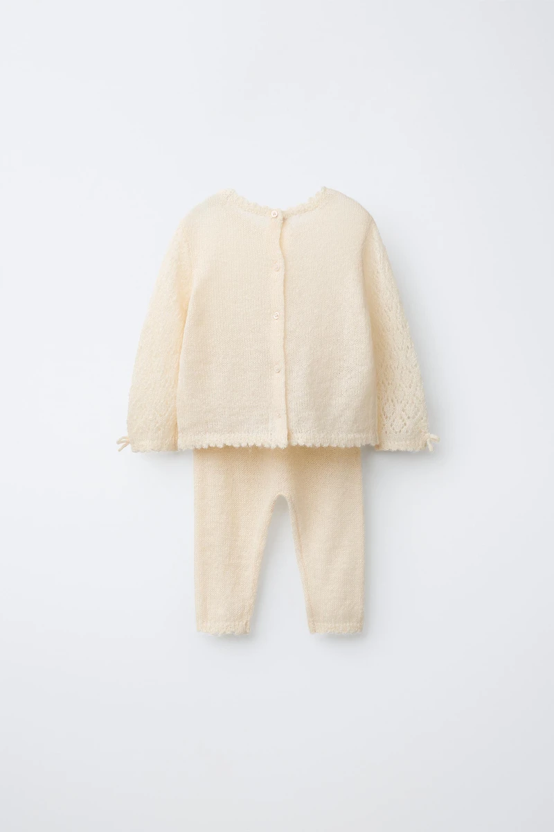 ENSEMBLE EN MAILLE AJOURÉE
