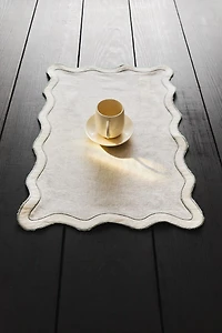 LINEN PLACEMAT WITH WAVY EDGE