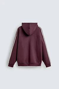 CONTRAST STRIPED PATCH SWEATSHIRT