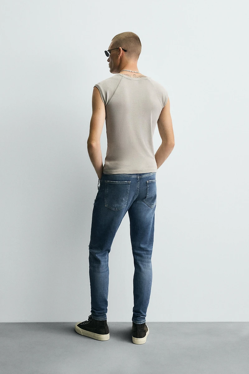 RIPPED SKINNY FIT JEANS