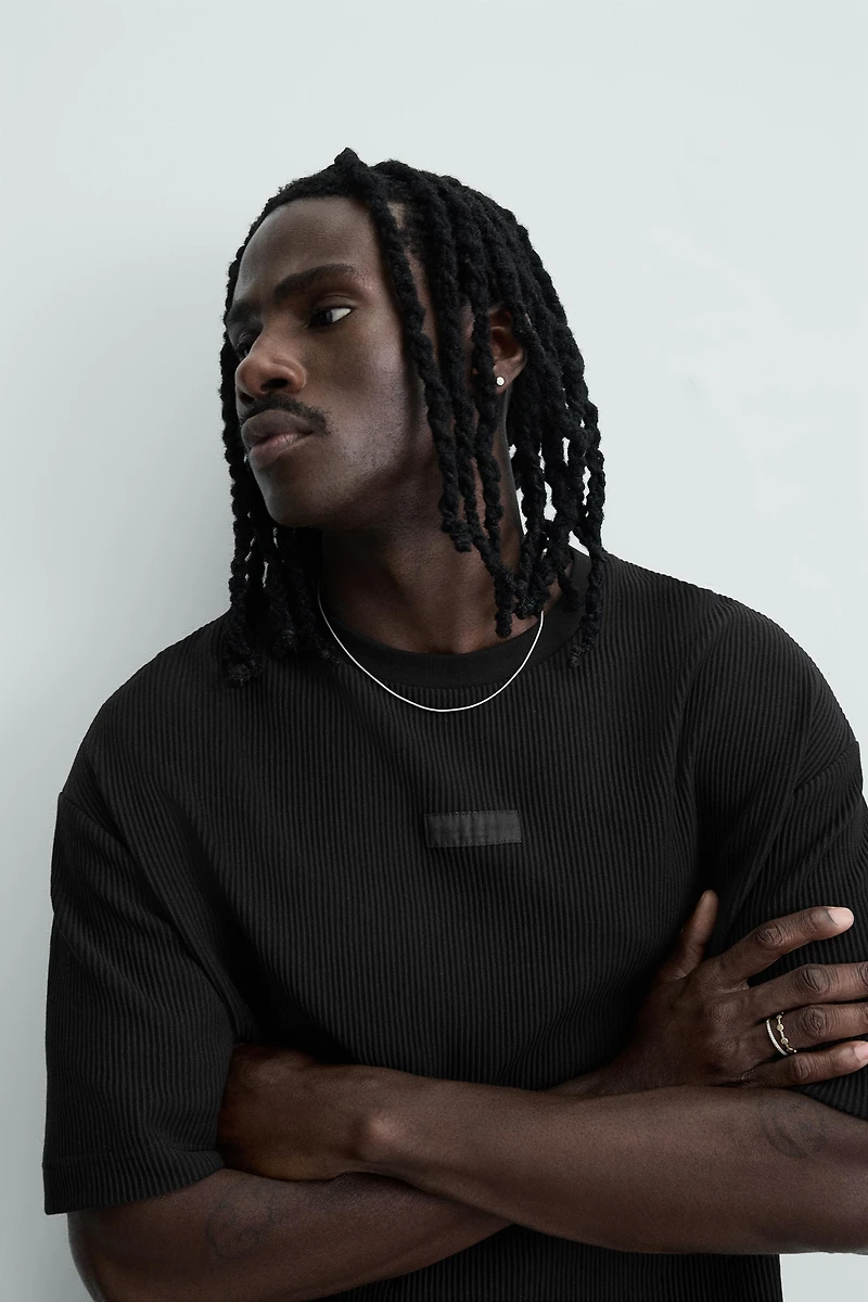 VERTICAL TEXTURED T-SHIRT