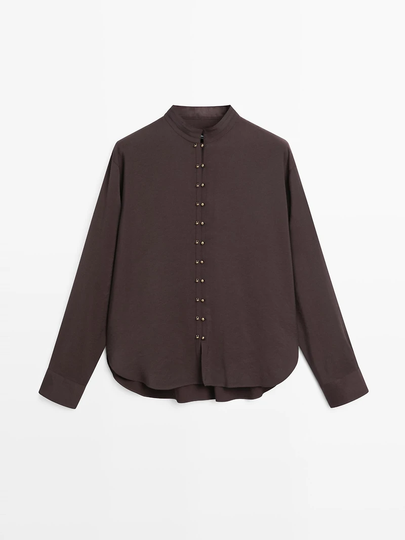 Flowing shirt with button details
