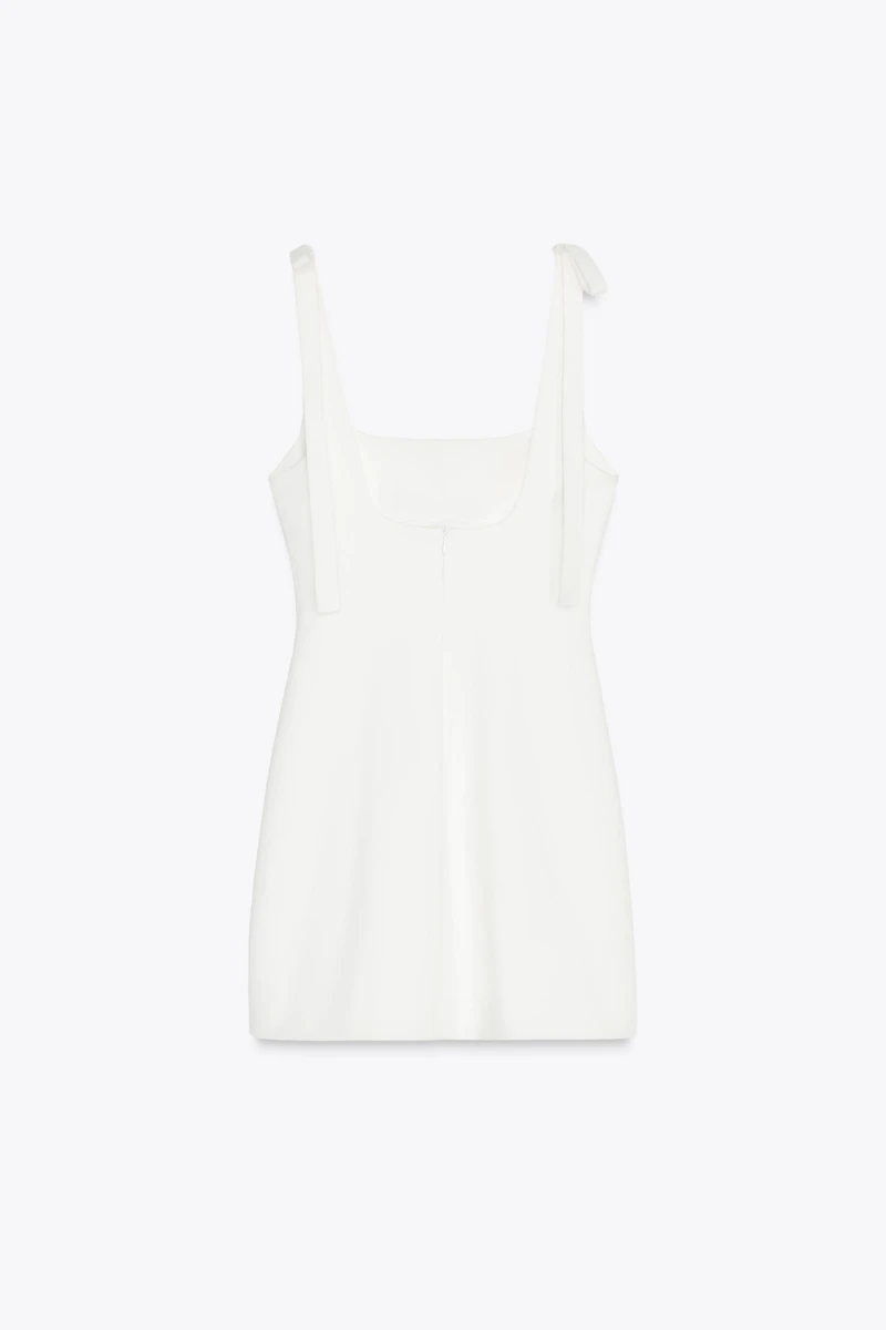 ROBE COURTE ÉLASTIQUE À LACETS