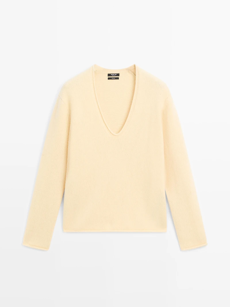 Pull en maille de laine à col V