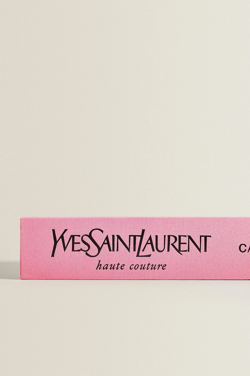 LIVRE YVES SAINT LAURENT CATWALK