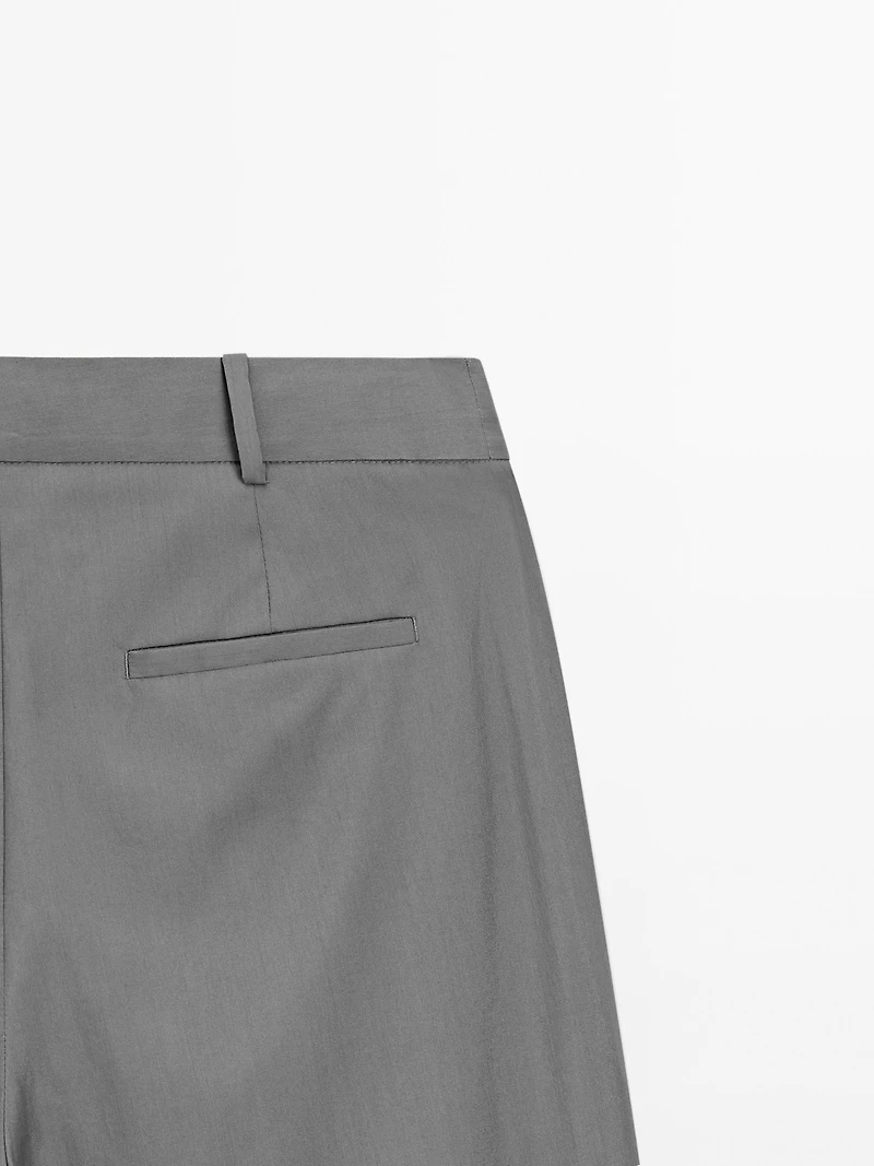 Flowing trousers with darts