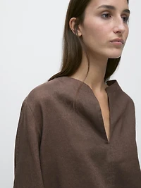 100% linen blouse with topstitching detail