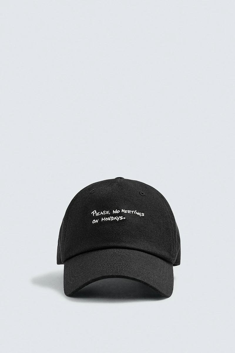 CONTRAST EMBROIDERY CAP