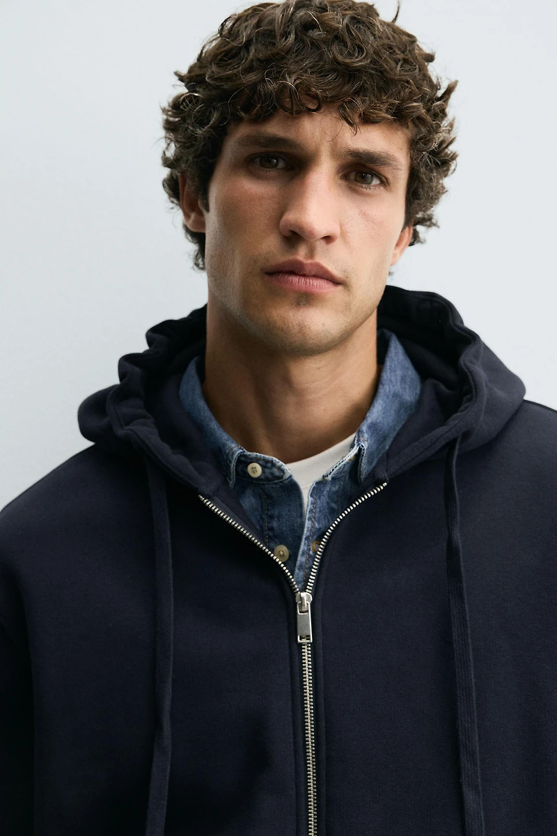 SWEAT ZIPPÉ À CAPUCHE