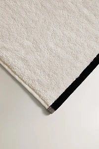 BATH TOWEL WITH CONTRAST BORDER