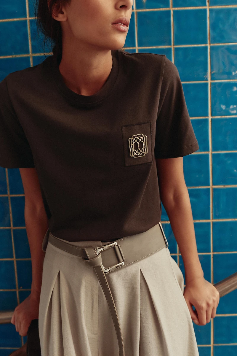 BROOCH T-SHIRT