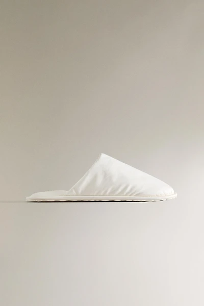 CHAUSSONS OUVERTS À L’ARRIÈRE TISSU TECHNIQUE
