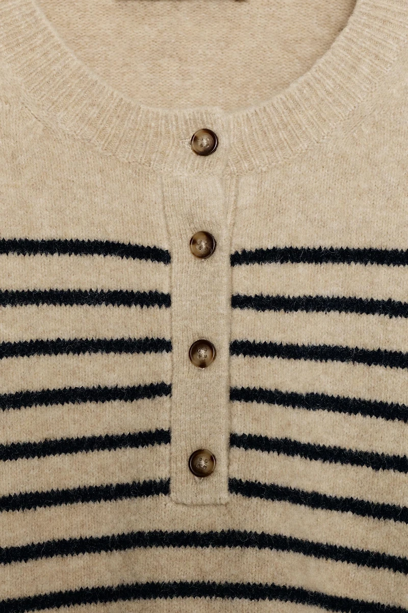 PULL EN MAILLE À RAYURES