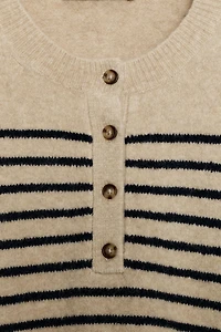 PULL EN MAILLE À RAYURES