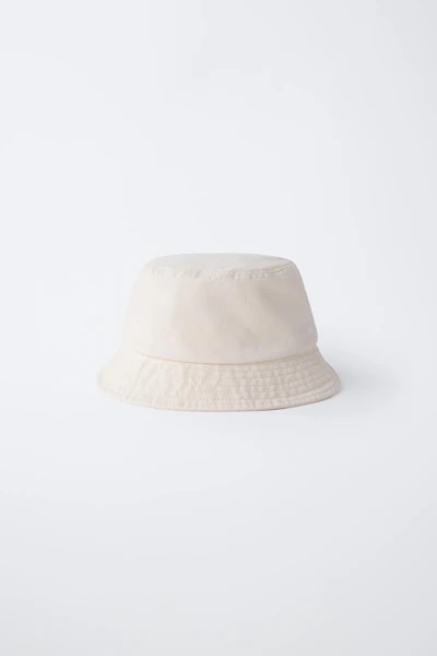CONTRAST STITCH BUCKET HAT