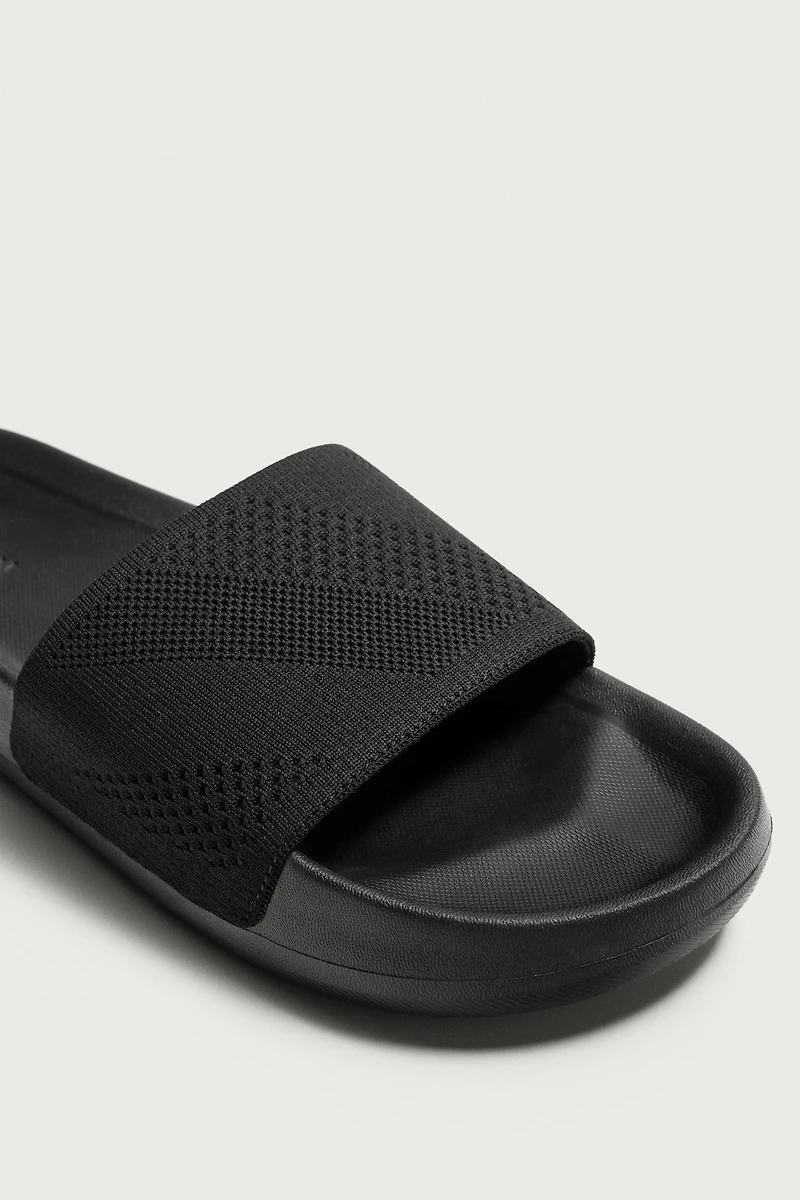 BATHROOM SANDALS