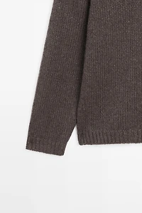 100% cashmere V-neck sweater