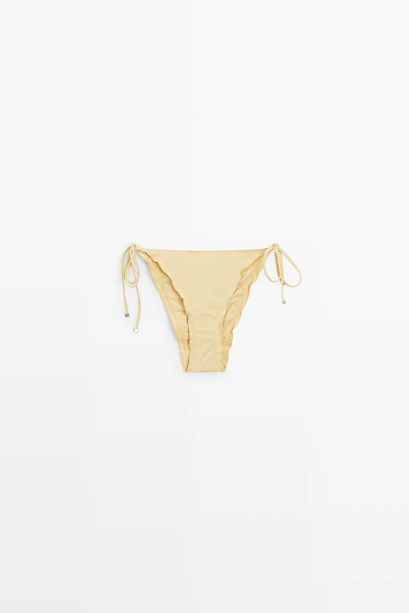 Bas de bikini à volants et liens