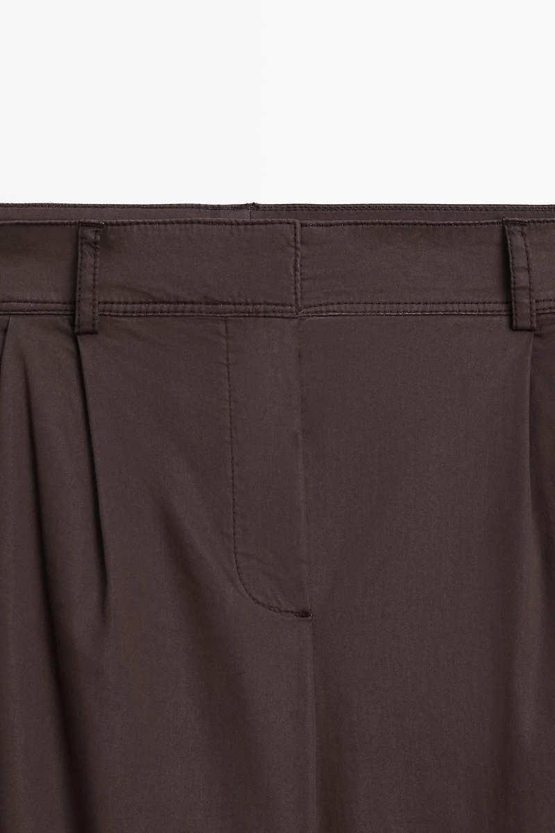 Cotton blend poplin pleated pants