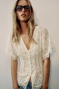 LACE BUTTON TOP
