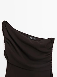 Top asymétrique à encolure drapée