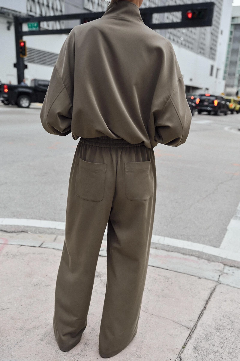 PIN TUCK STRAIGHT LEG PANTS