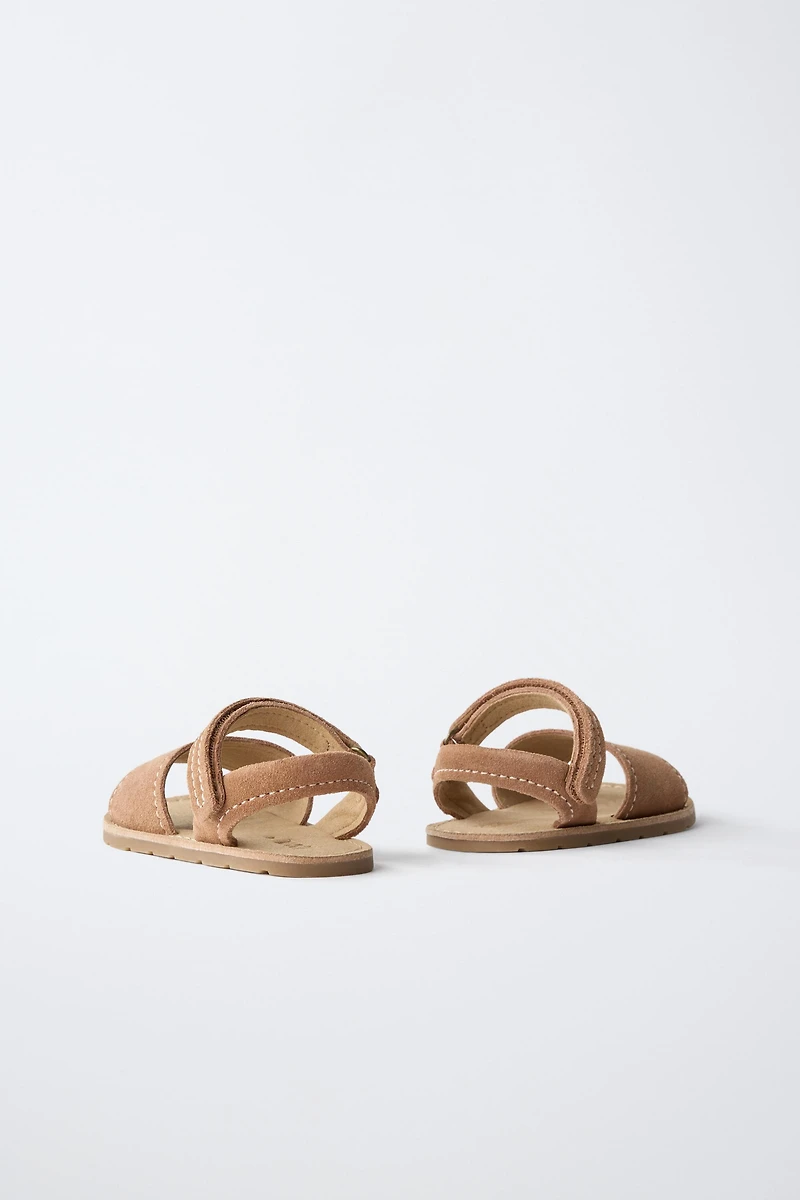 SANDALES EN CUIR PIEDS NUS