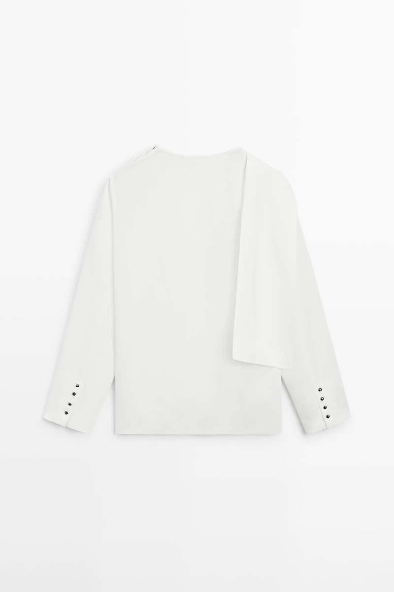 Flowing shirt with button details