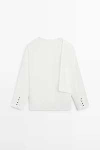 Flowing shirt with button details