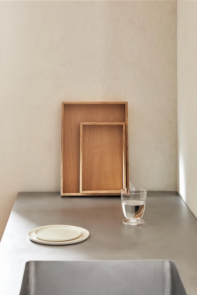 TRAY 01