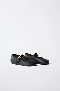 BALLERINES EN CUIR À BOUCLE