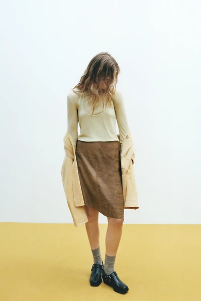 JUPE MI-LONGUE ASYMÉTRIQUE EN CUIR