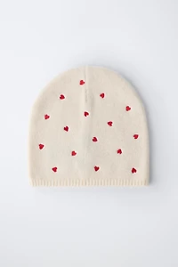 BONNET EN MAILLE CŒURS BRODÉS