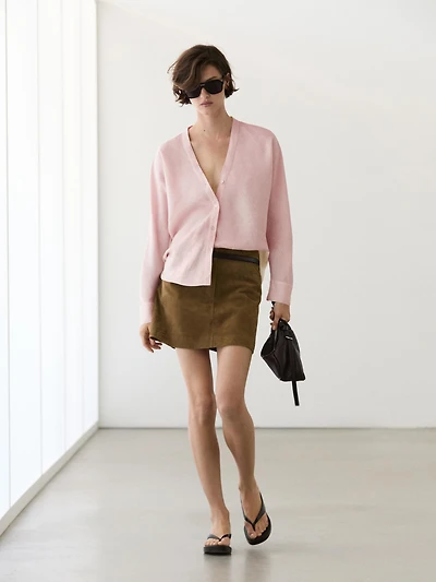 Lightweight 100% linen V-neck shirt