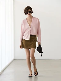 Lightweight 100% linen V-neck shirt