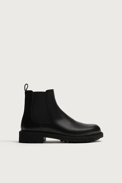 TRACK SOLE CHELSEA BOOTS