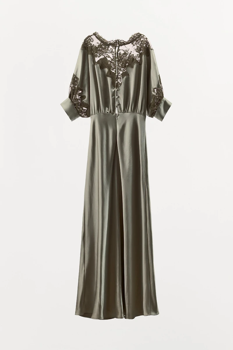 ROBE SATINÉE AVEC DENTELLE