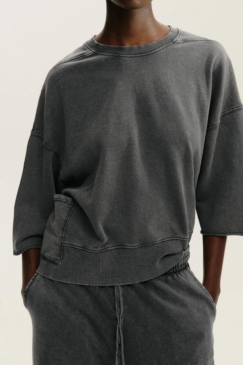 WASHED SWEATSHIRT