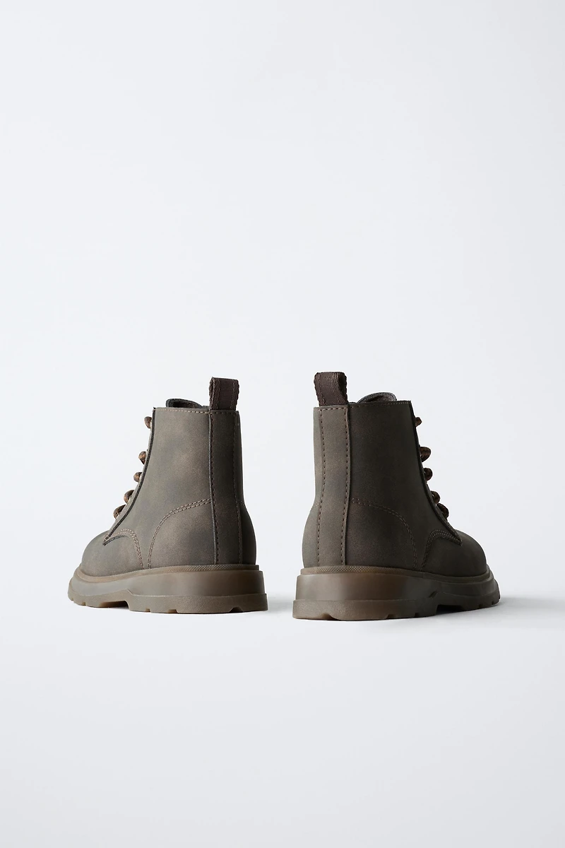 BOTTES À LACETS