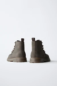 BOTTES À LACETS