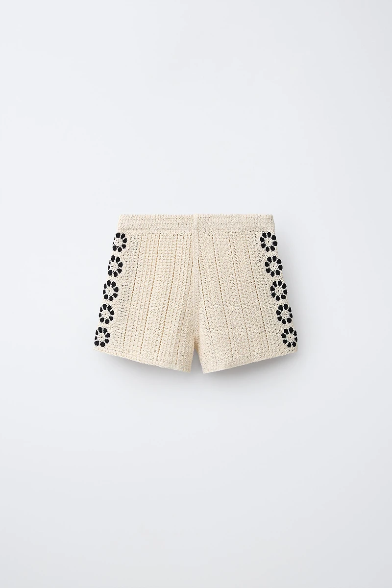KNIT CROCHET FLORAL SHORTS