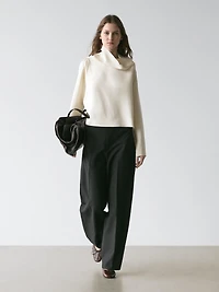 Flowing V-neck top - STUDIO