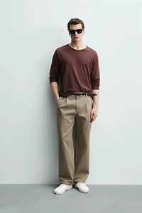 PANTALON CHINO COUPE DÉCONTRACTÉE À PLIS