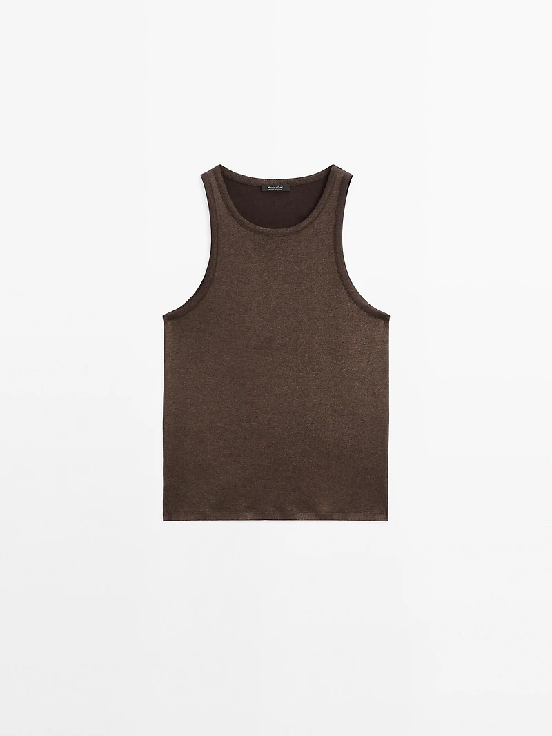 Round neck top with shimmery detail