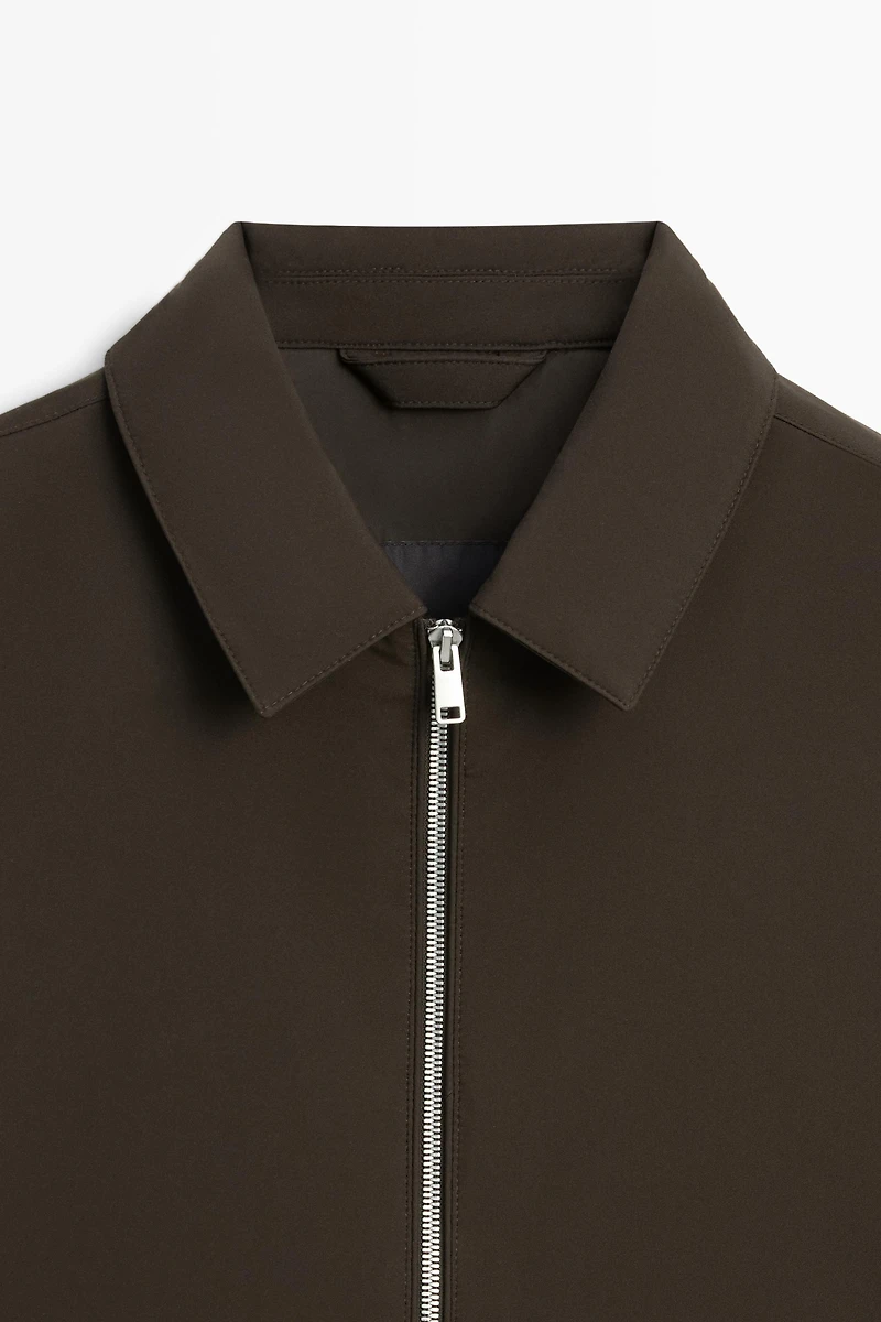 Lightweight jacket with collar detail