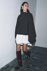 CAPE AVEC LAINE COL ASYMÉTRIQUE