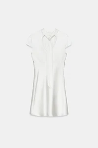 ROBE SATINÉE À OUVERTURE