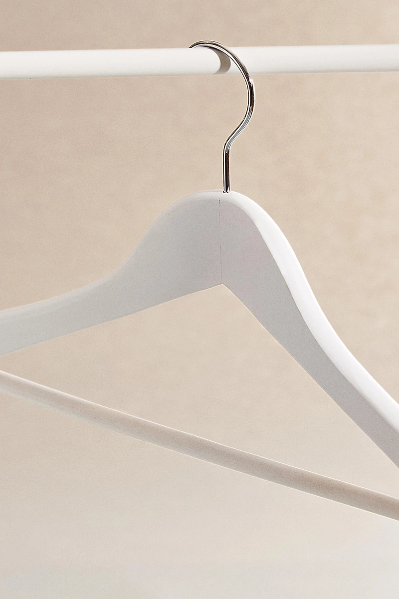 PACK OF CHILDREN’S WOODEN HANGERS (PACK OF 4)