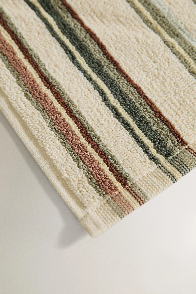 IRREGULAR STRIPED BATH TOWEL